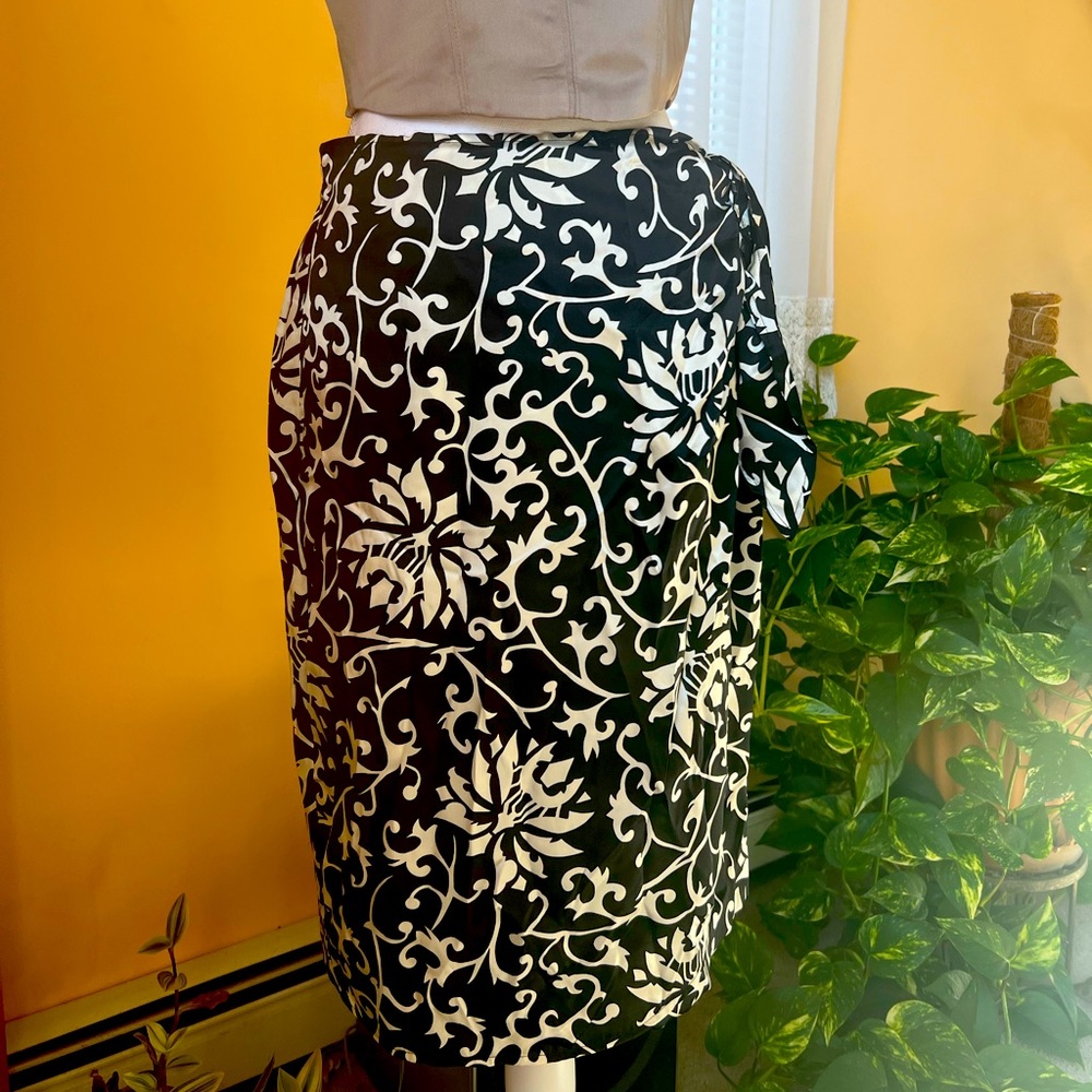 NWT- Silk wrap skirt from Diane Von Furstenberg- elastic bag, side tie - Holiday